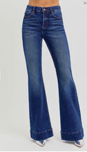 Load image into Gallery viewer, Titi Plus Jeans
