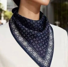 Load image into Gallery viewer, BANDANAS
